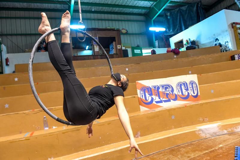 La escuela de circo malabares San Borondón cumple quince años