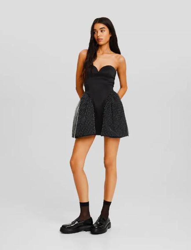 Vestido negro de Bershka con tafetán