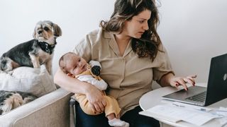 El coste laboral de la maternidad: casi 9 de cada 10 mujeres han renunciado a salario, empleo u oportunidades