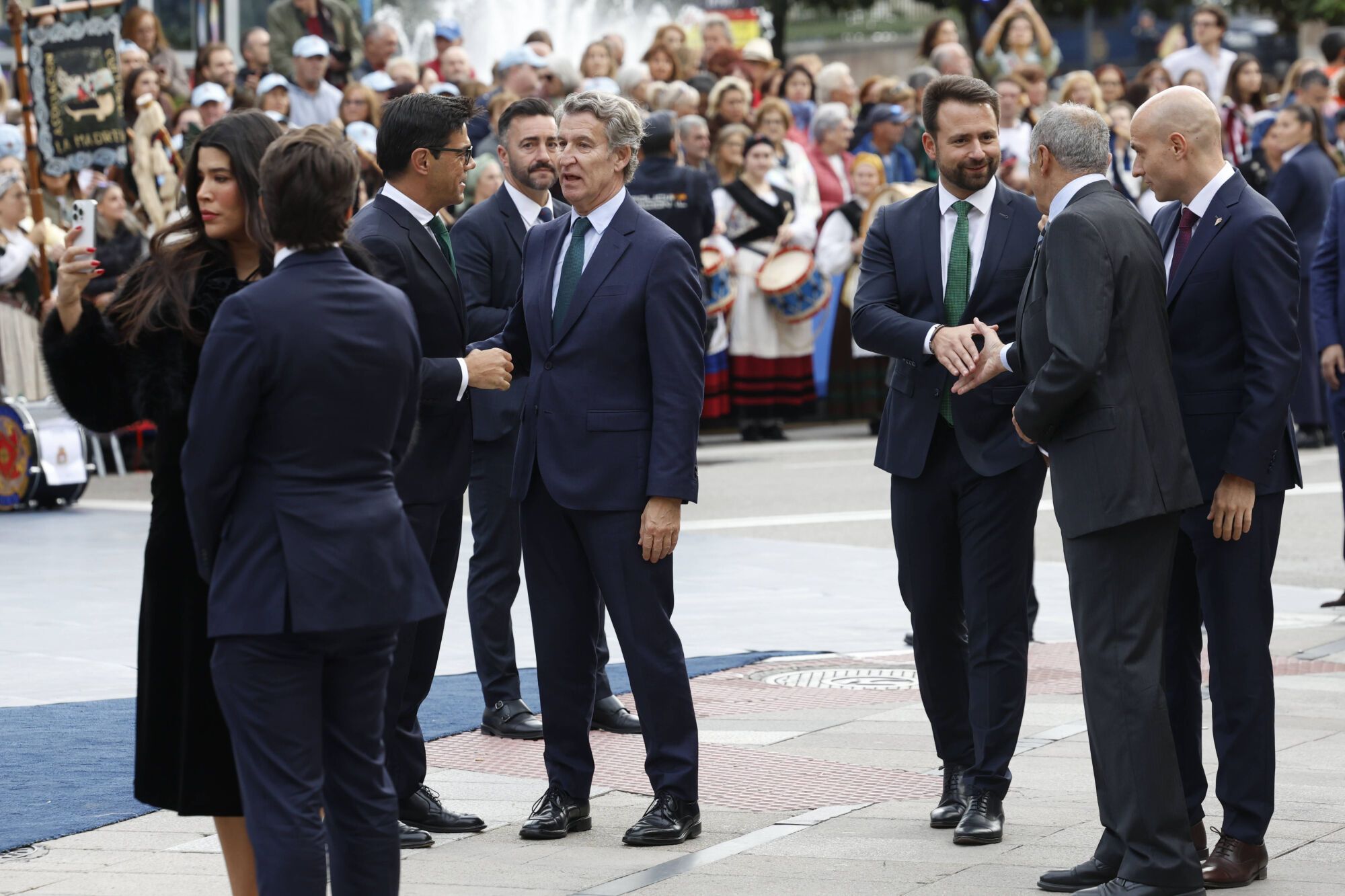  Así fue la llegada de los invitados a los premios "Princesa de Asturias" y su paso por la alfombra azul