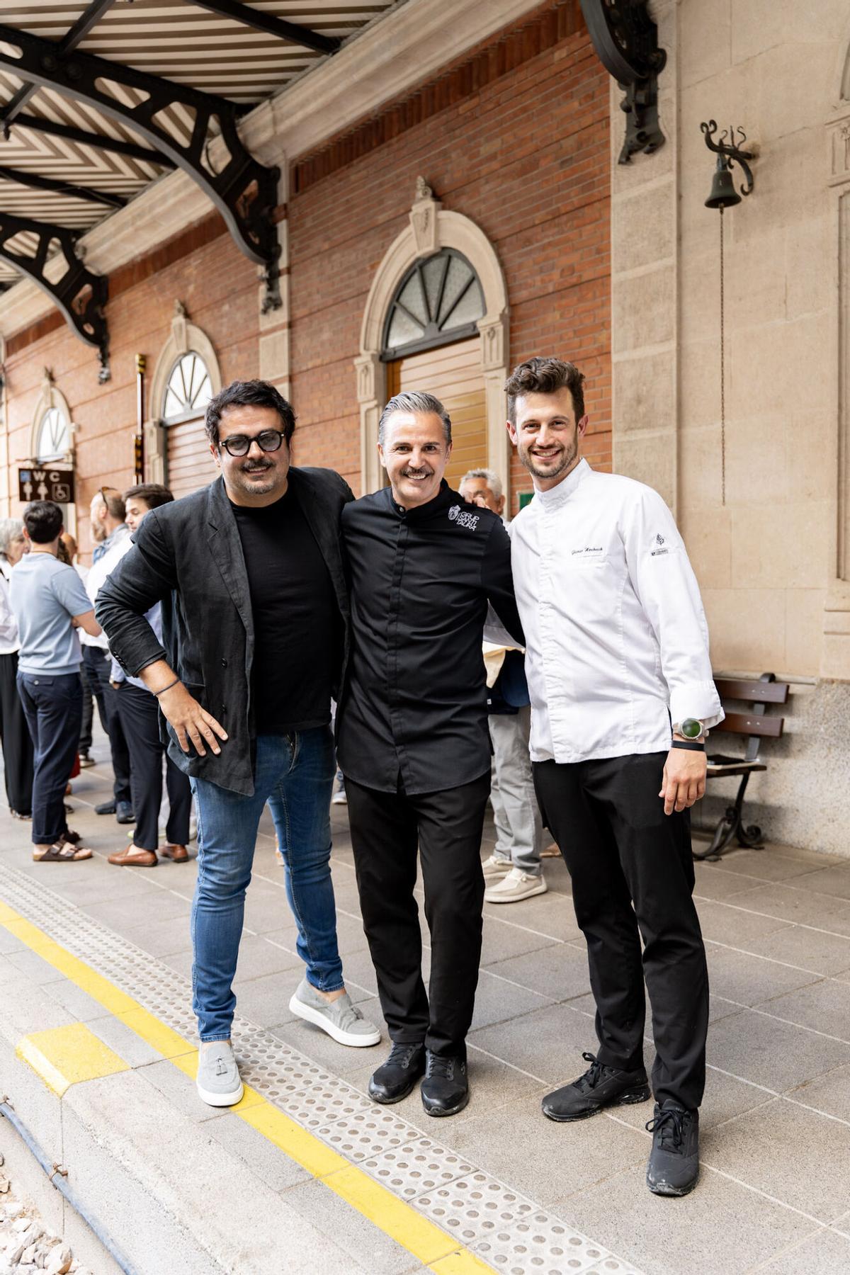 Los chefs Santi Taura y Javier Hoebeeck han elaborado el menú de Tramuntana Express, una cena de lujo organizada por Gastroevents Balears.