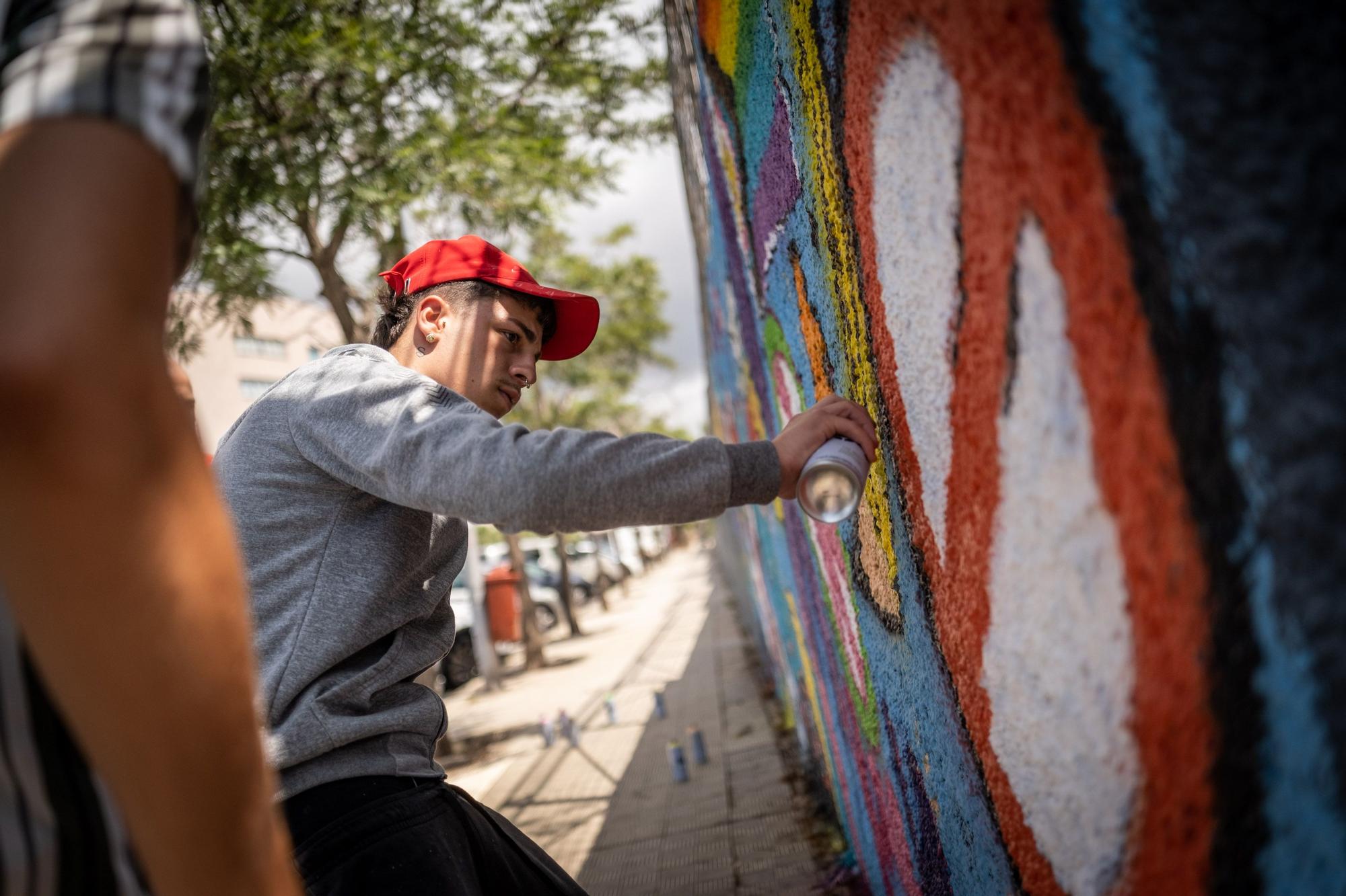 El IES María Rosa Alonso realiza un mural sobre la historia de Añaza