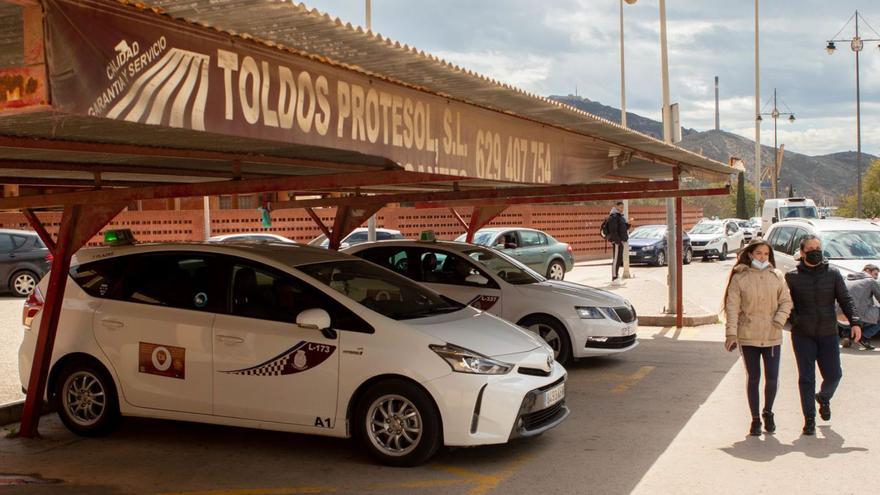 Los taxistas de Cartagena quieren subir un 2% las tarifas, en consonancia con Murcia