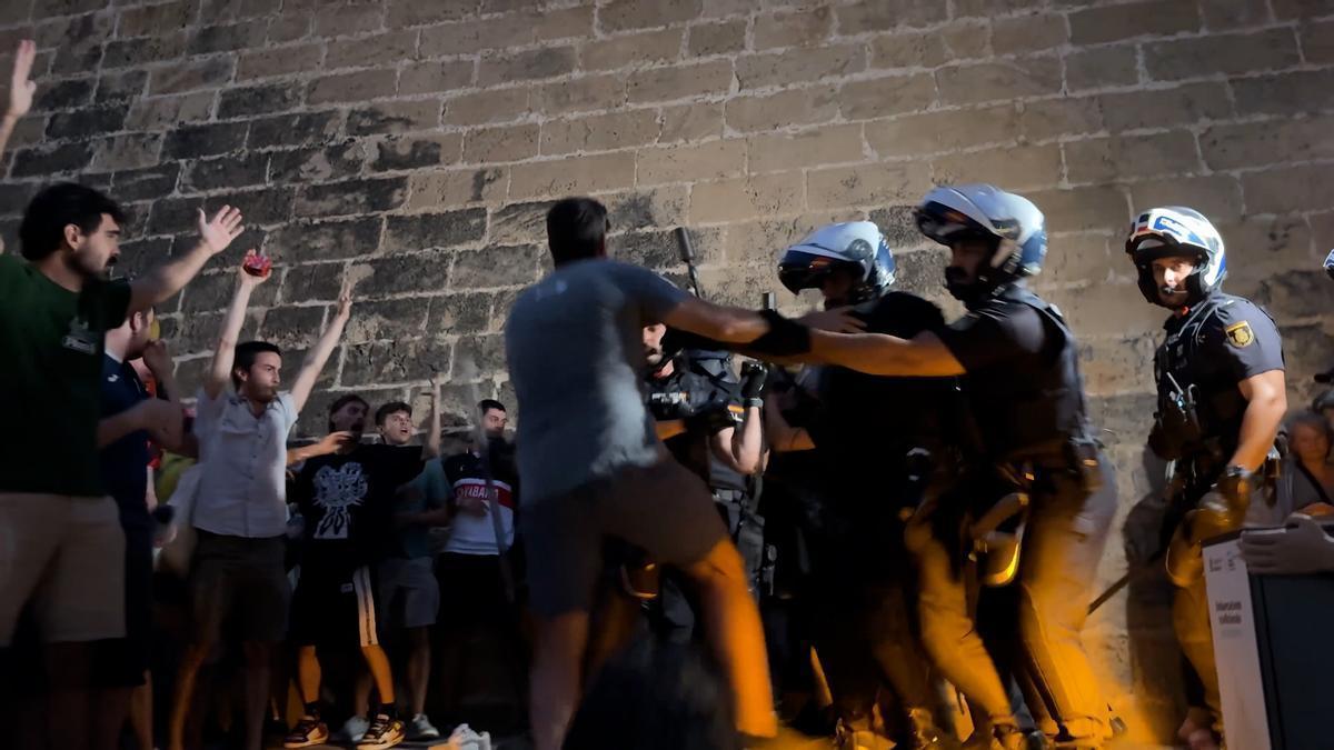 Cargas policiales duetrnte la manifestación del 26j en Palma