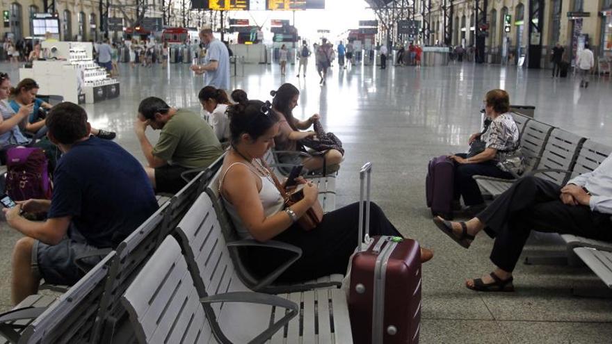 Los recortes de personal sitúan las Cercanías de Renfe al borde del colapso