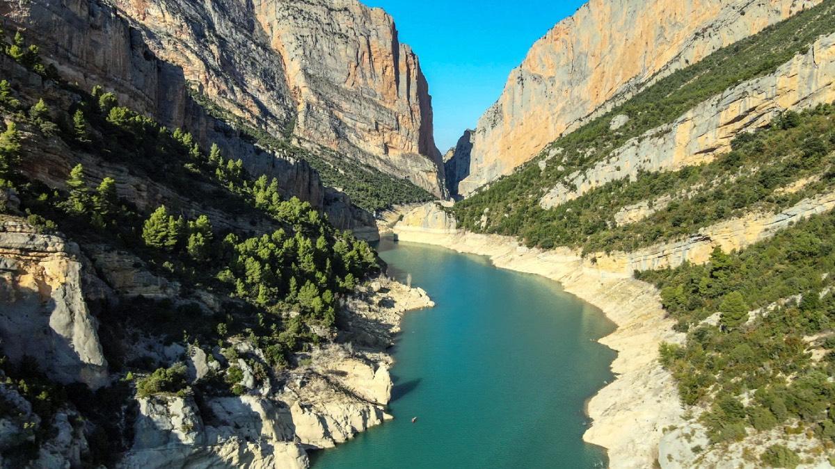 Las pasarelas de Montfalcó sobre el embalse de Canelles