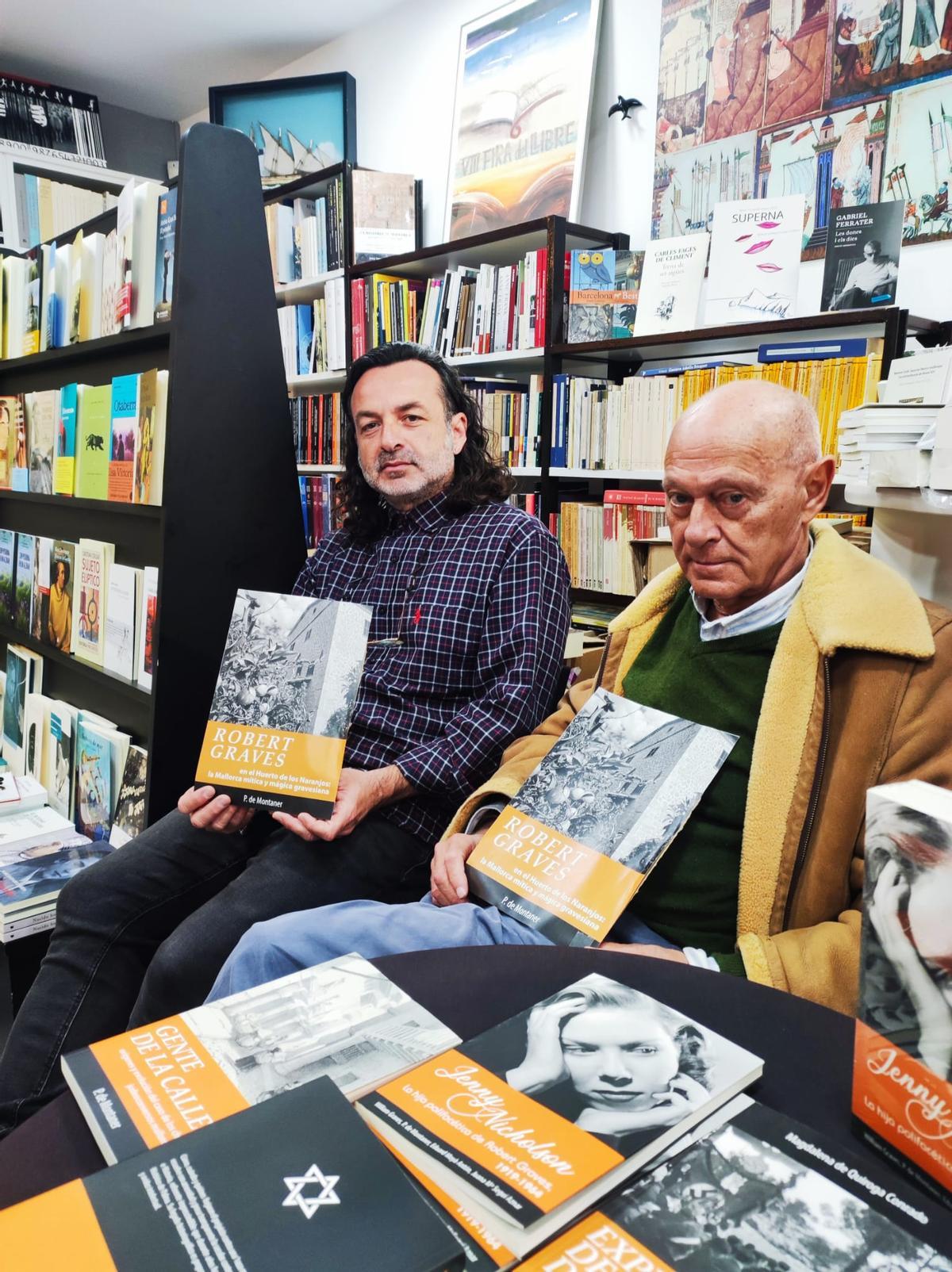 Pedro de Montaner, a la derecha, junto al responsable de Llibres Mallorca, el editor Àlex Volney