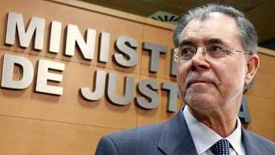 Zapatero pone en un brete a Rajoy al precipitar el cese de Bermejo