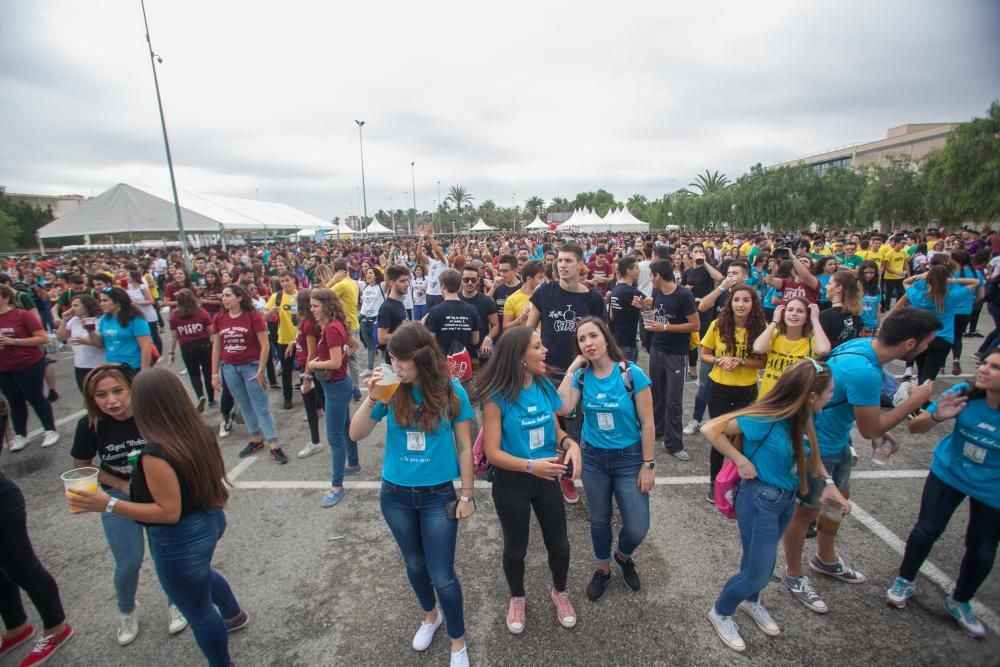 Miles de estudiantes en la macrofiesta universitar