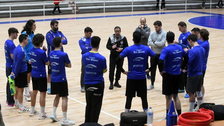 Charla técnica del Cisne, ayer en el pabellón Municipal. |  // GUSTAVO SANTOS