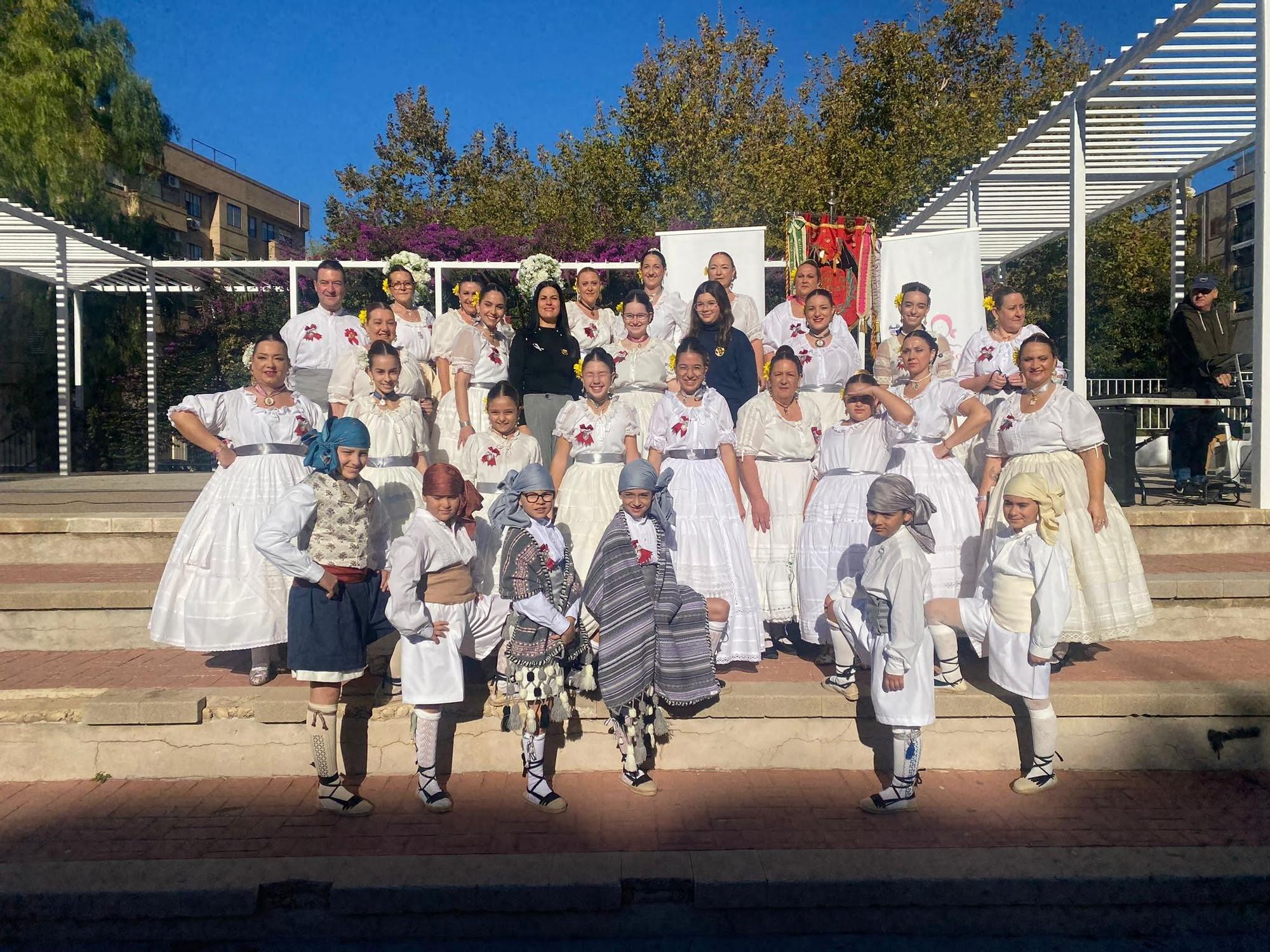 Así fue la espectacular "dansà" en ropa interior de la falla Mont de Pietat