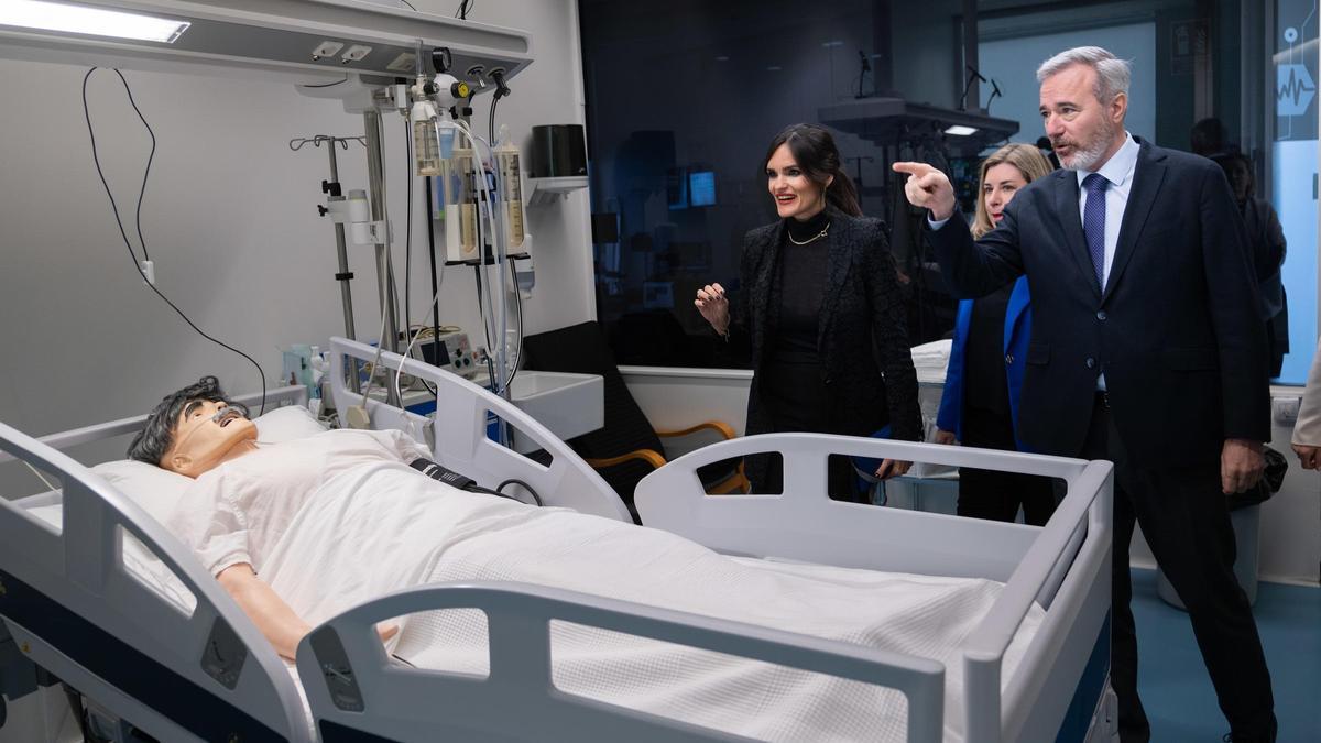 El presidente del Gobierno de Aragón, Jorge Azcón, durante la visita de este lunes al campus de la Universidad San Jorge