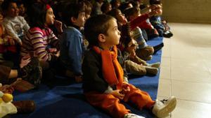 Niños disfrutando del espectáculo un somriure per la Laia en el Centro Cívico el Collfoto (Barcelona) XAVIER GONZALEZ