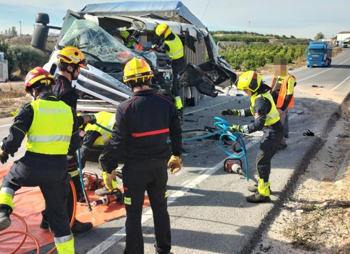 Labores de rescate del parque de Bomberos de Orihuela