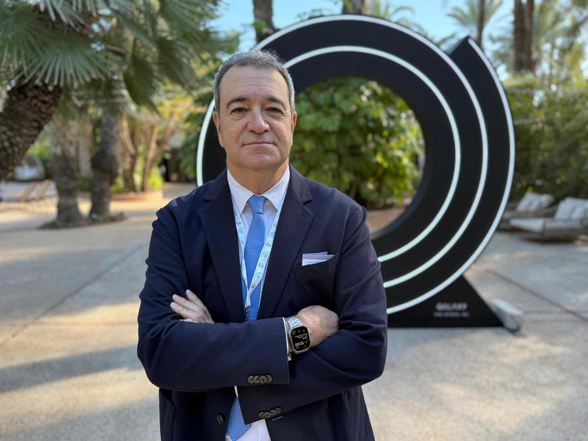 El reconocido oftalmólogo Joaquín Fernández durante su participación en FacoElche.