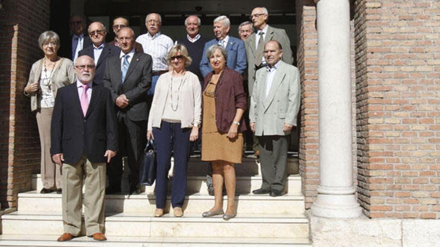 Profesores veteranos miembros de ASPROJUMA se reunieron ayer en el Rectorado.