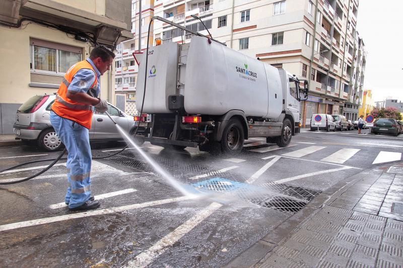 Plan de limpieza en los barrios santacruceros