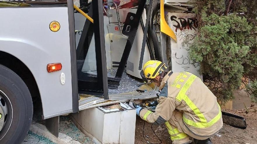 El bus urbà accidentat a Cerdanyola del Vallès