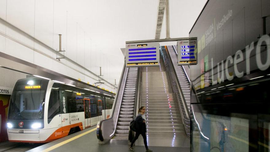 El Consell suprime el TRAM entre la playa de San Juan y la Plaza del Mar y reduce un 30% los buses interurbanos