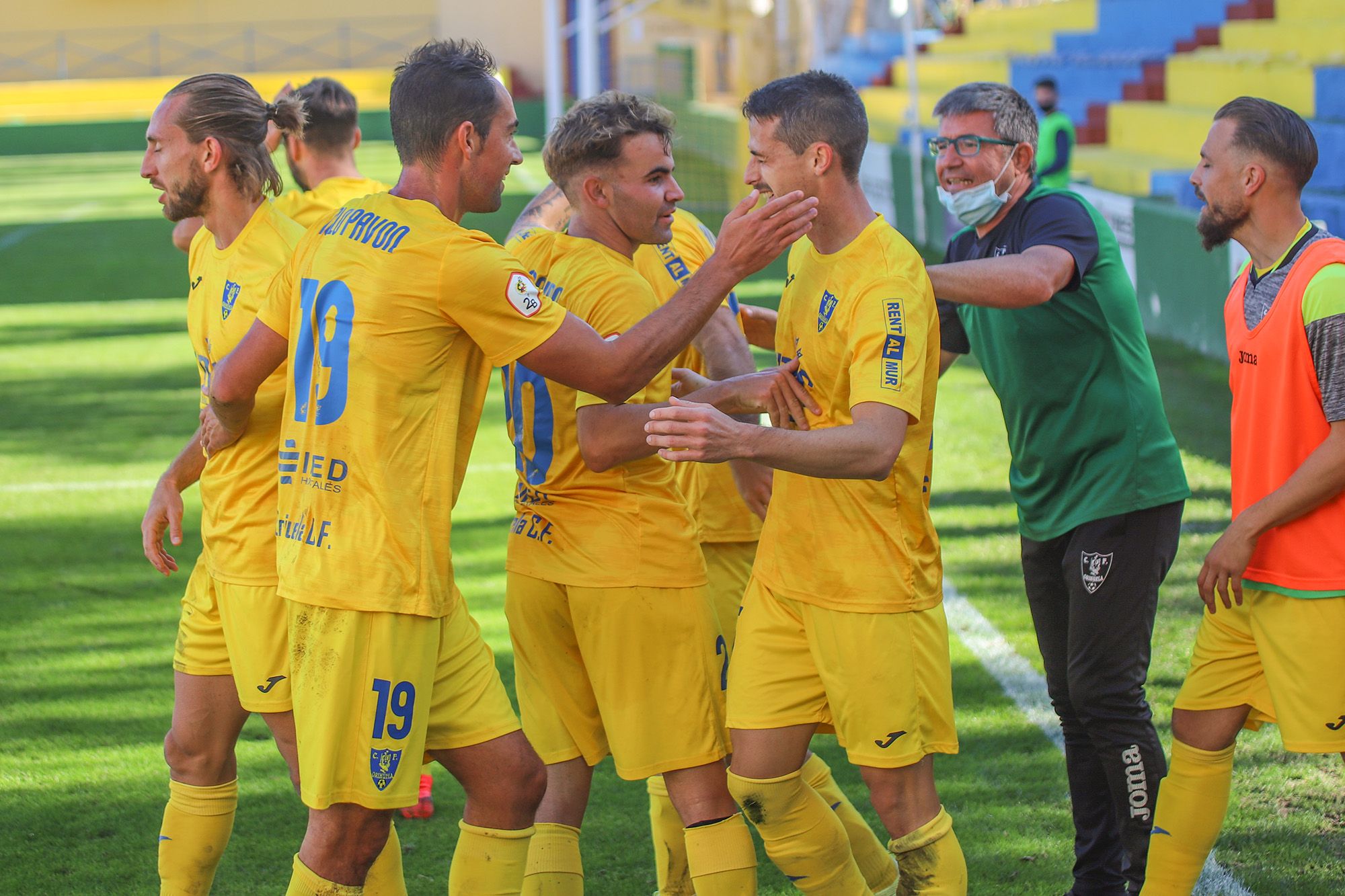 El Orihuela vence al Peña Deportiva y se sitúa tercero