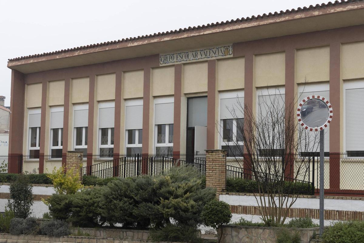 Fachada de la residencia de Adispec, en Enguera.