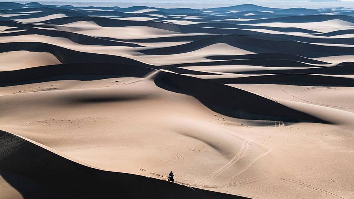 El desierto de Arabia Saudí, un magnífico escenario para un emocionante Dakar