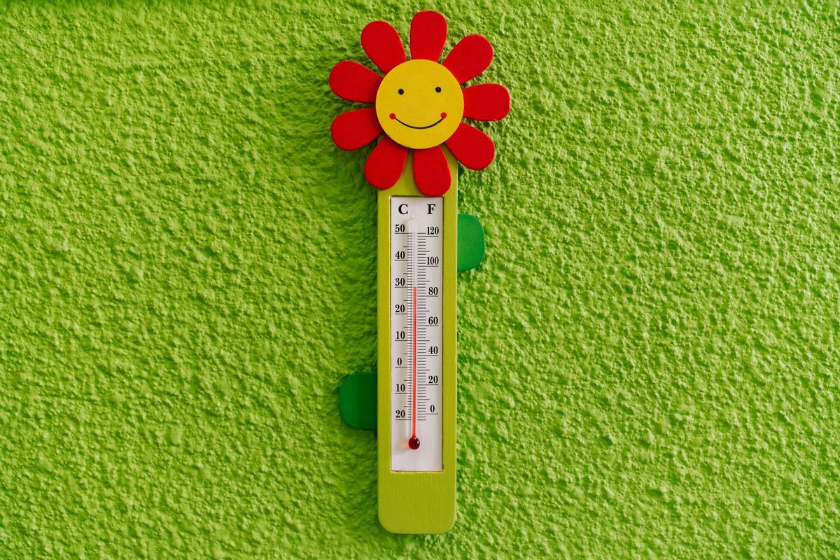 Termómetro marcando 29ºC en una de las salas del centro el pasado miércoles 11 de junio.