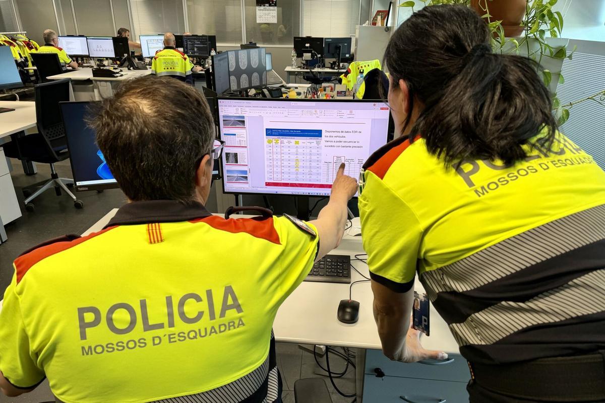 Agents de la Divisió d'Investigació Viària dels Mossos d'Esquadra.