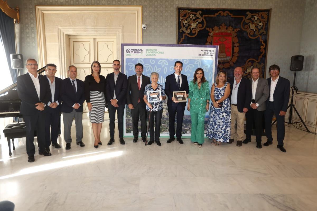 Ayuntamiento y empresarios del sector celebran el Día Mundial del Turismo en Alicante.