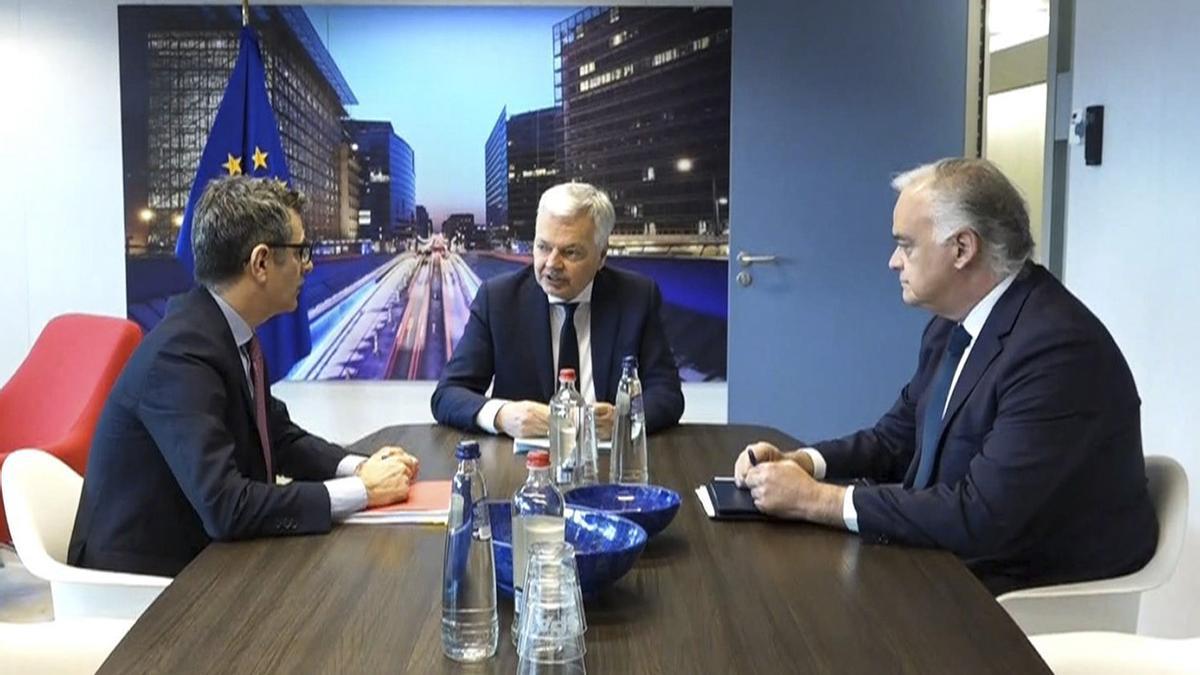 El comisario europeo de Justicia, Didier Reynders, reunido con Félix Bolaños y Esteban González Pons