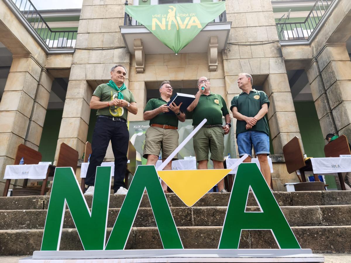 Así fue la emocionante y multitudinaria cata a ciegas para elegir la mejor sidra de Asturias en Nava
