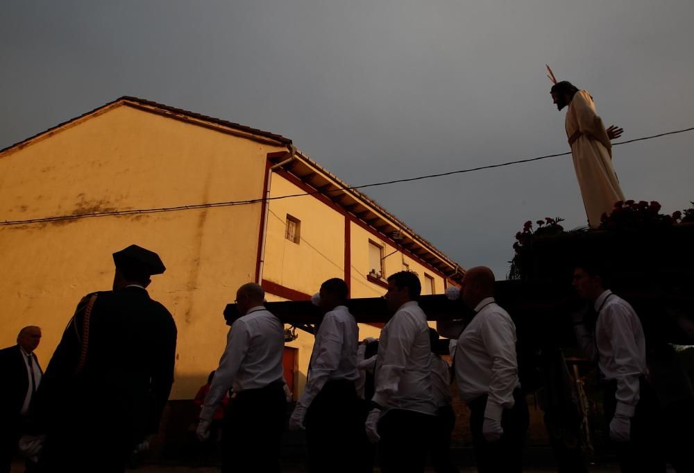 Procesión de la Hermandad de los Estudiantes de Oviedo