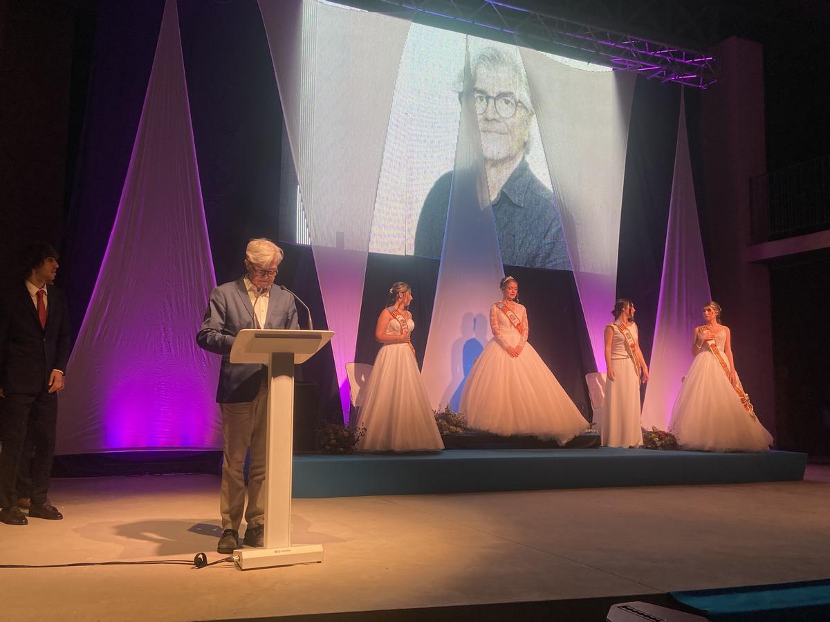 El 'mantenidor' de la Regina y Corte de Honor en la presentación de las fiestas fue el director del Palau de la Música, Vicent Ros Peydró.