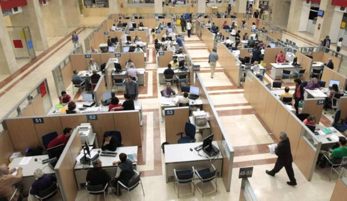 Los funcionarios interinos mayores de 50 años serán fijos sin oposiciones