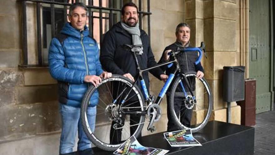 Àngel Soler, Jordi Serracanta i Ferran Molina van presentar el trofeu