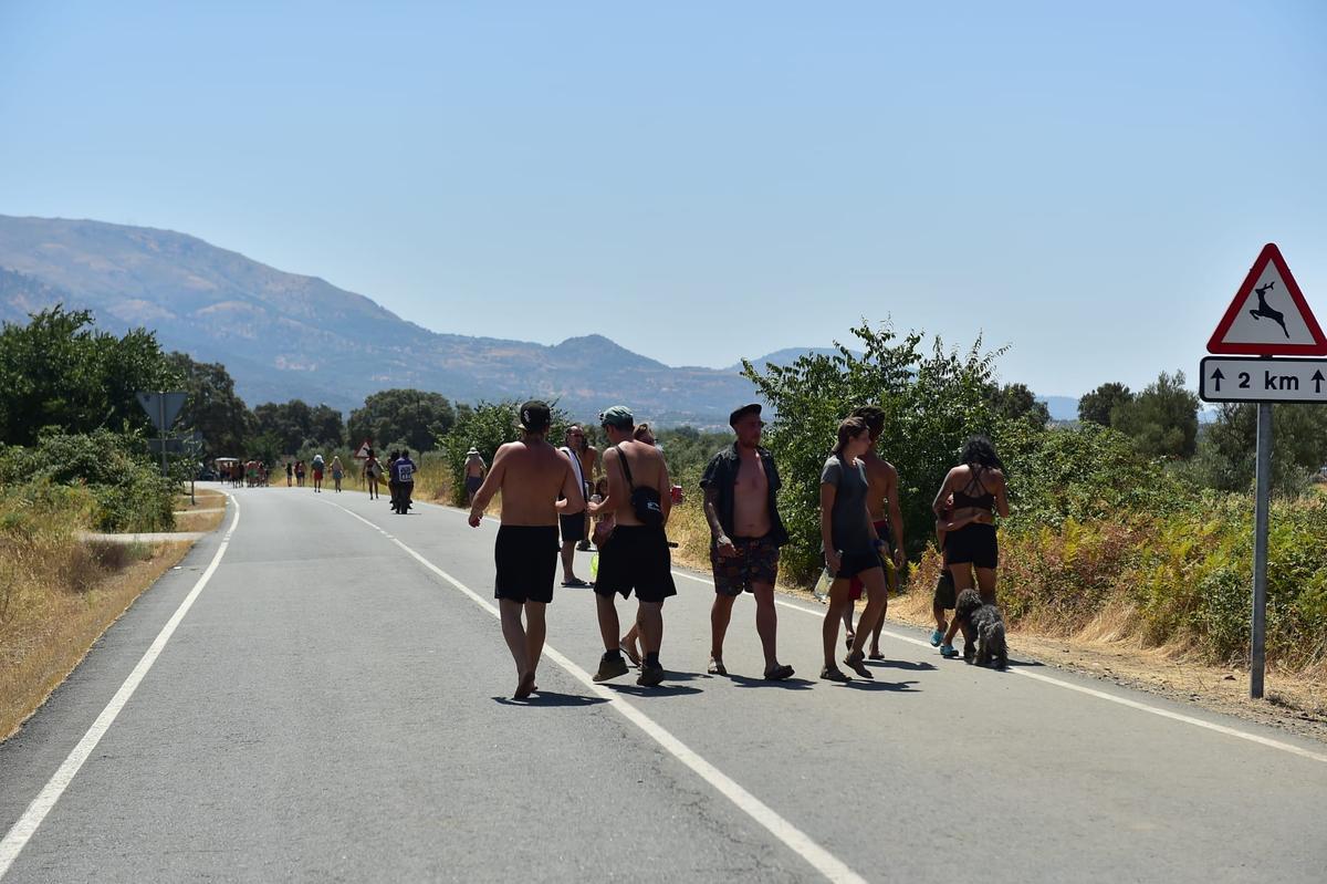 Fotogalería | Las imágenes de la macrofiesta ilegal en la Granja de este lunes