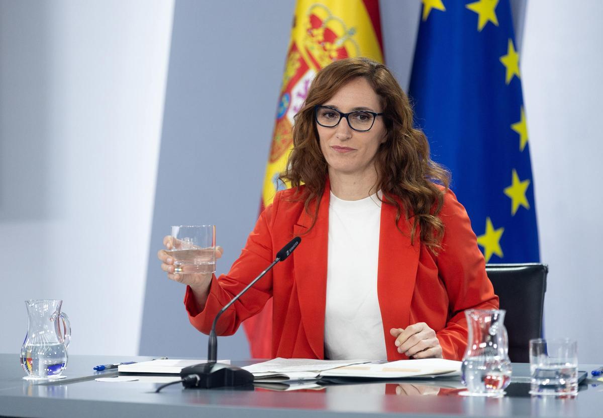 La ministra de Sanidad, Mónica García, en la rueda de prensa del Consejo de Ministros.