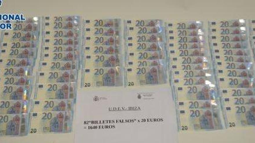 Detalle de los billetes interceptados, todos de 20 euros.