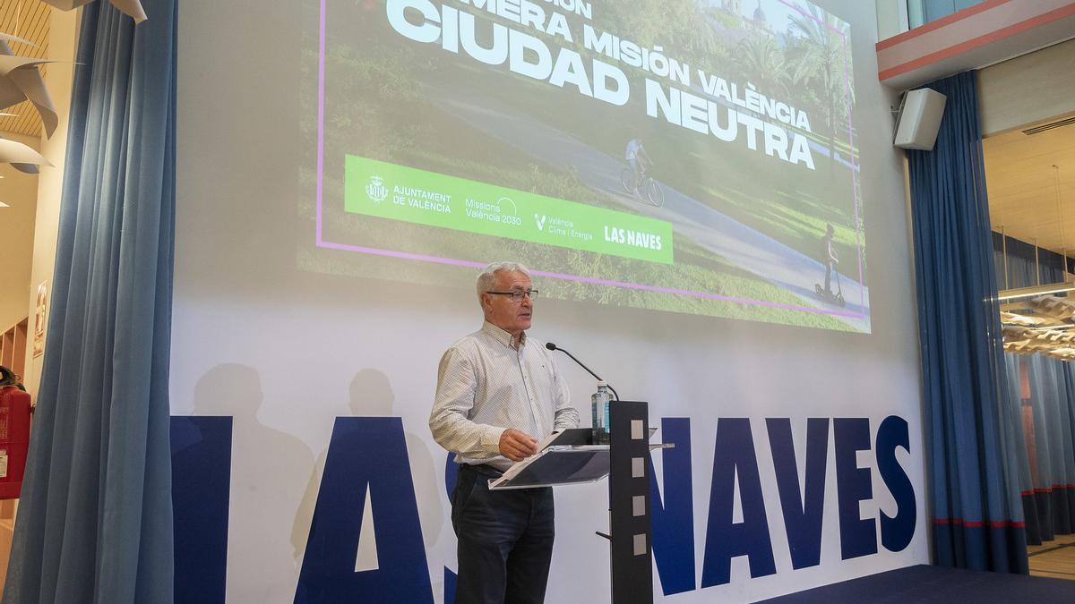 El alcalde de Valencia, Joan Ribó, durante el evento de presentación de la primera misión Valencia Ciudad Neutra en Las Naves.