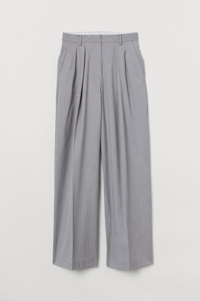 Pantalón amplio de sarga en color gris, de H&M
