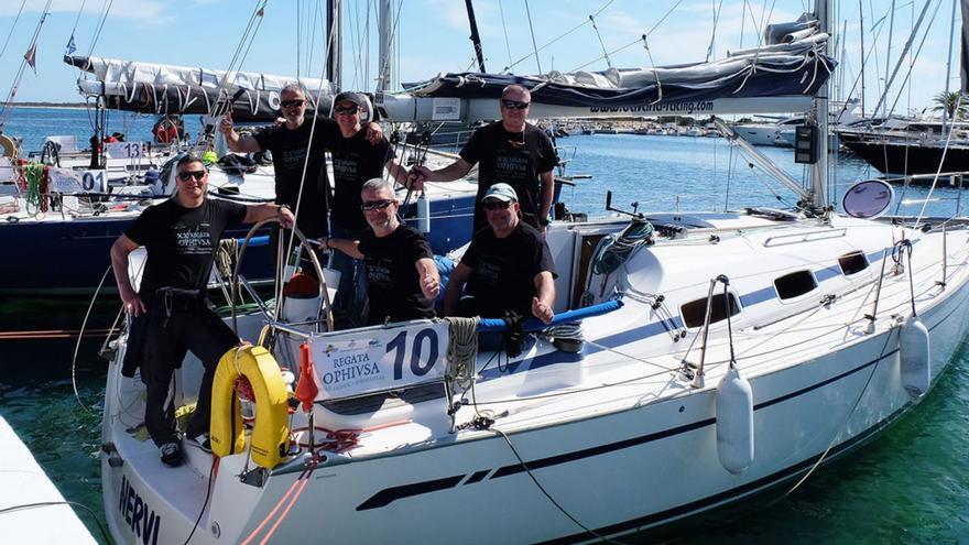 La tripulación ganadora en la embarcación ‘Nervi’. | OPHIUSA