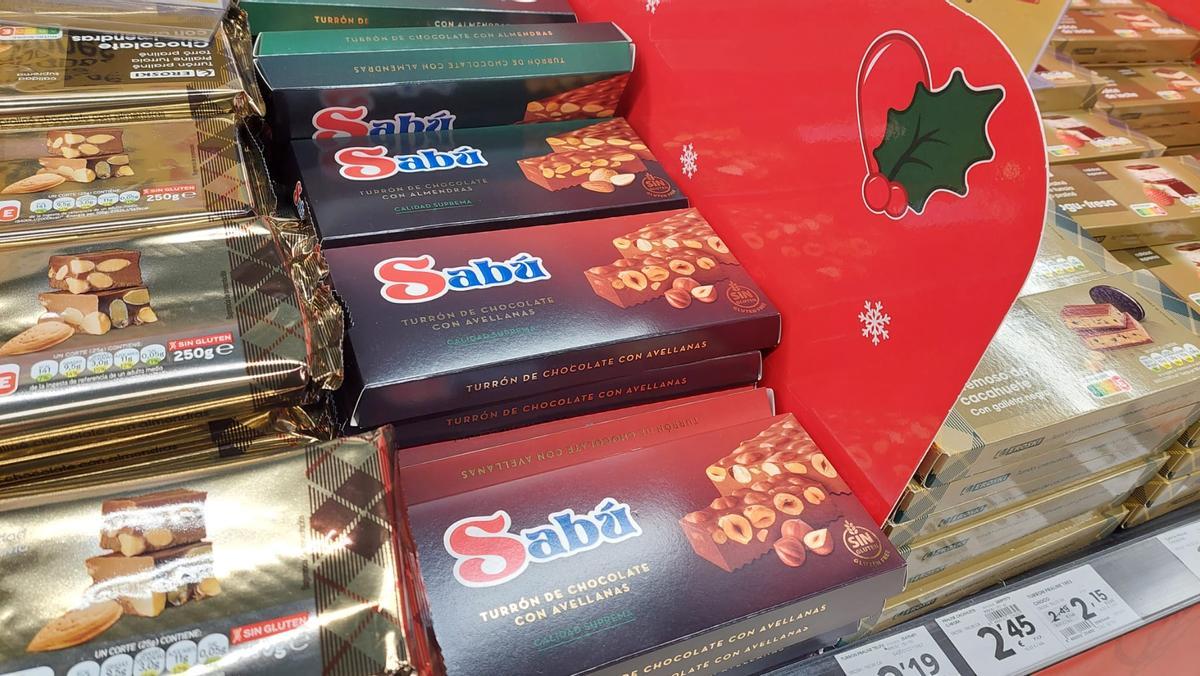 Turrones Sabú en venta en un supermercado.