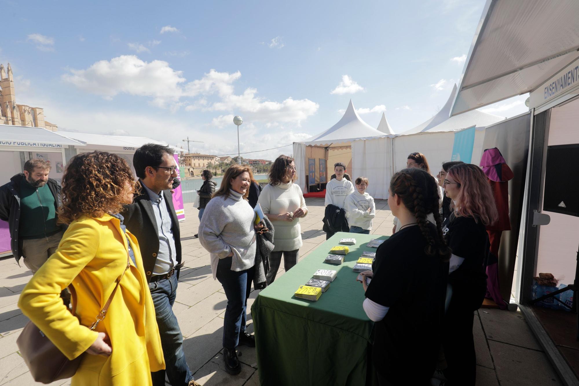 Miles de personas disfrutan de la primera jornada de la Diada de les Illes Balears