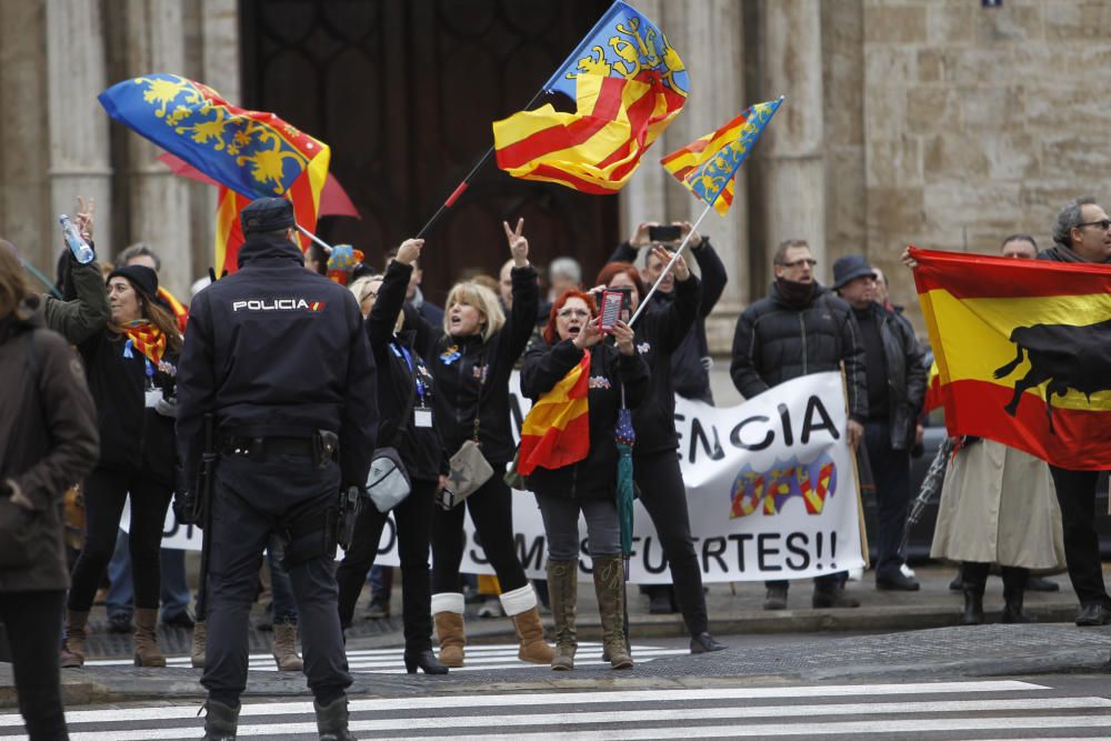 Concentración de entidades derechistas en València