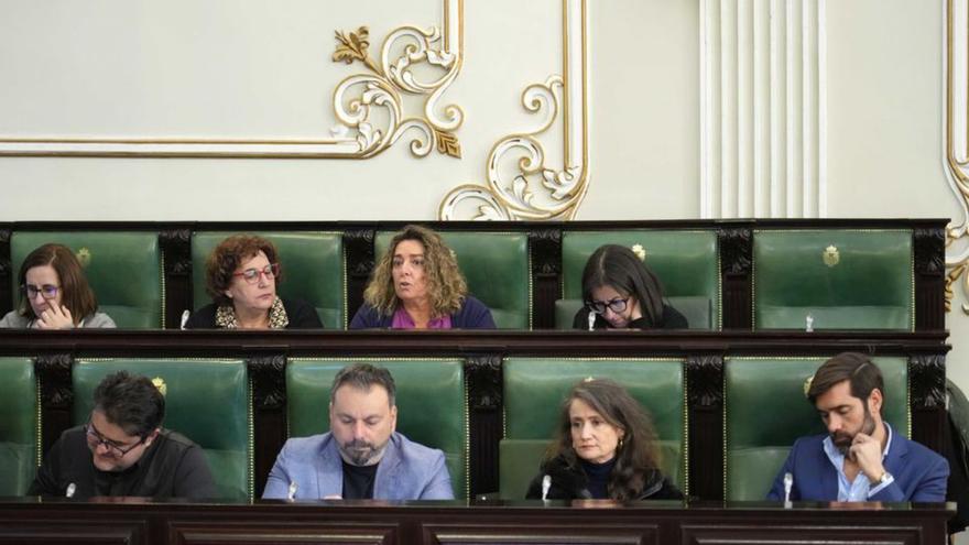 Diputados provinciales de la oposición, en el pleno de ayer.  |  FdV