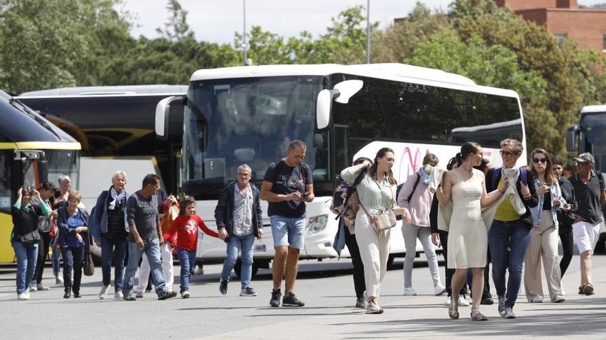 Temps d’autobusos i sense aparcament gratuït a Girona