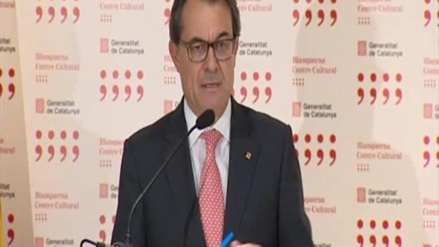 Gritos de &quot;Visca España&quot; en la rueda de prensa de Artur Mas