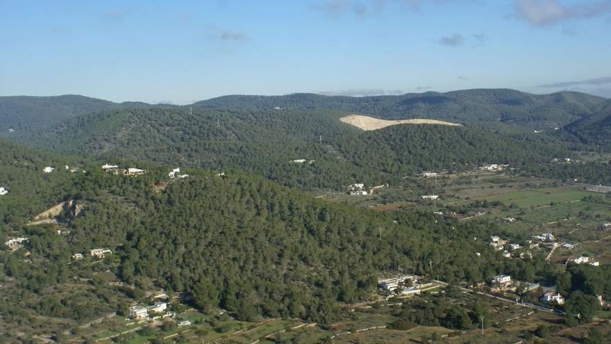 Vista aérea de Ibiza, en una imagen de archivo. | C. NAVARRO
