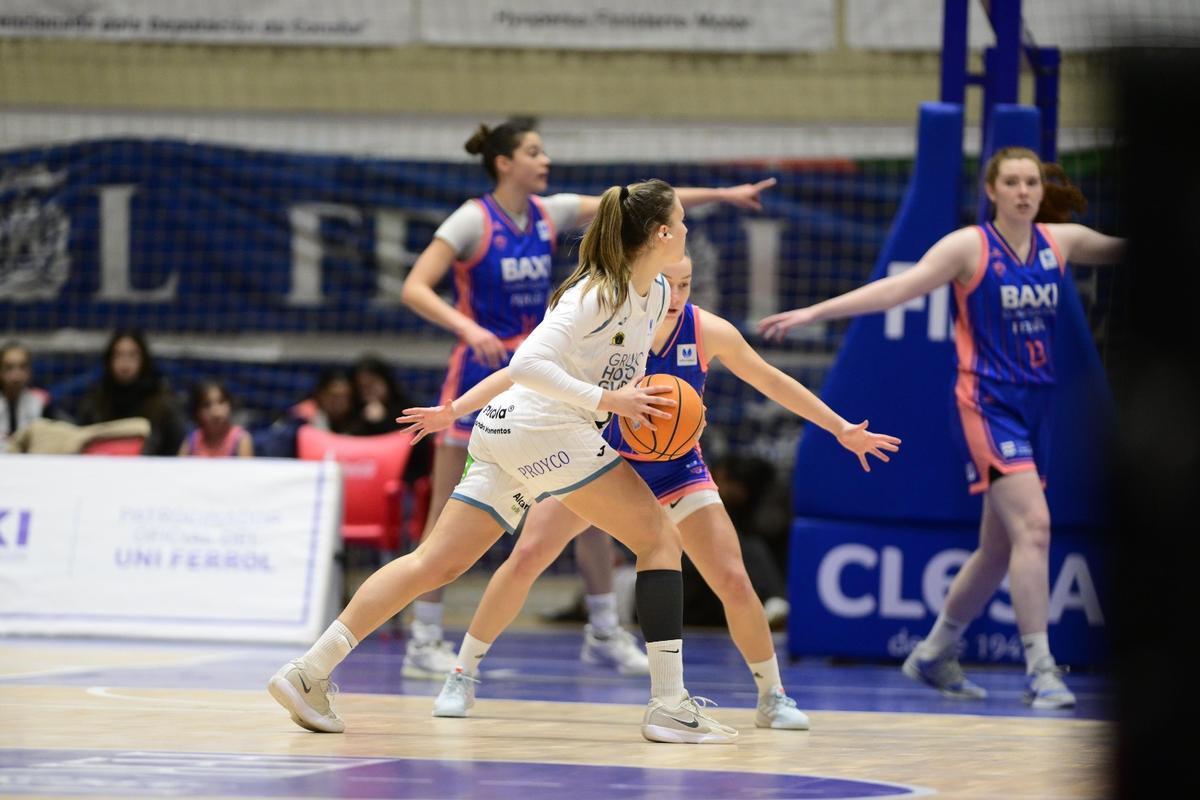 Una imagen del partido entre el Hozono Global Jairis y el Baxi Ferrol