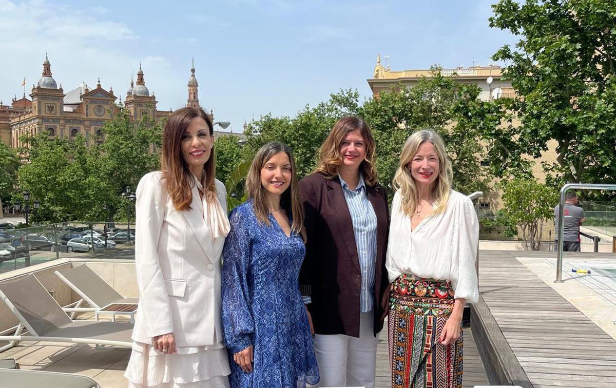 Ricarda (segunda a la derecha) junto con ingestigadoras del GEM. | L.O.